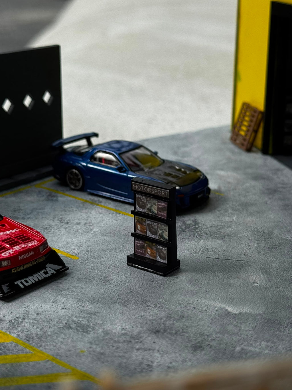 1:64 Diecast Magazine Stand Display Props