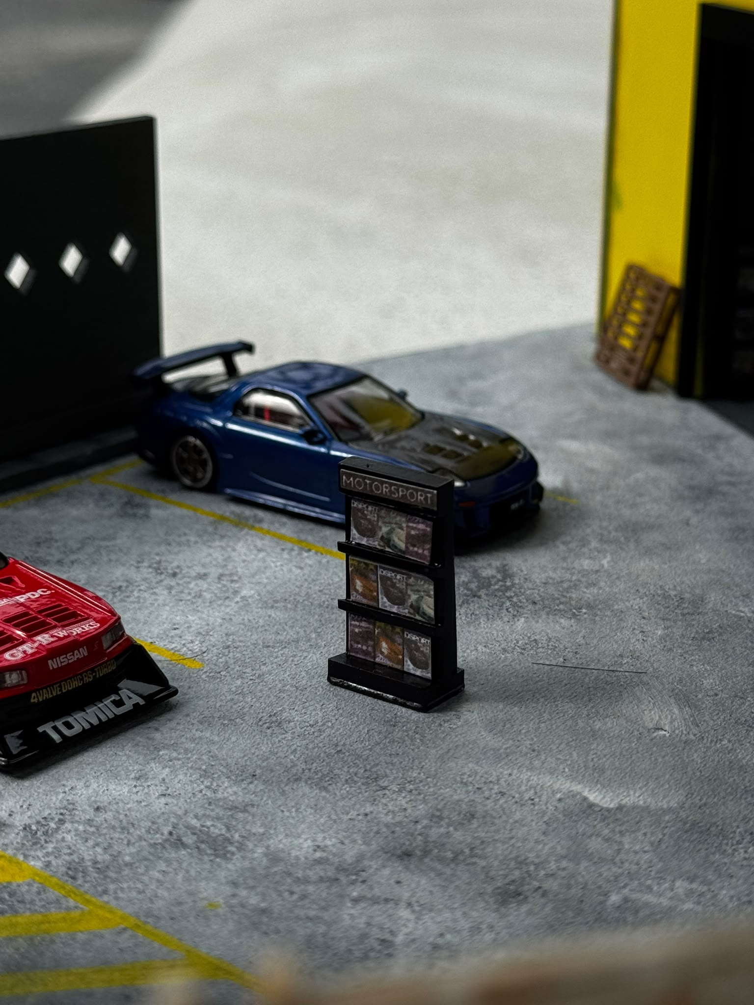 1:64 Diecast Magazine Stand Display Props