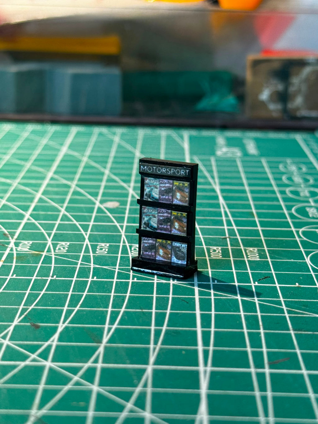 1:64 Diecast Magazine Stand Display Props
