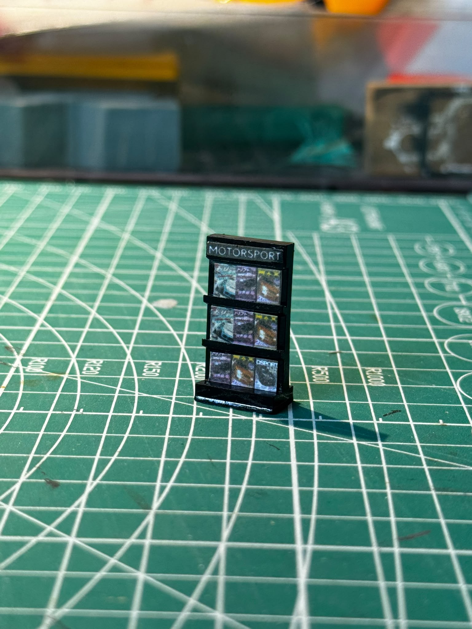 1:64 Diecast Magazine Stand Display Props