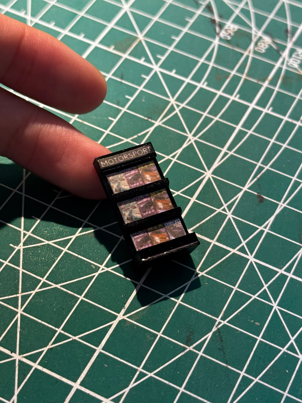 1:64 Diecast Magazine Stand Display Props
