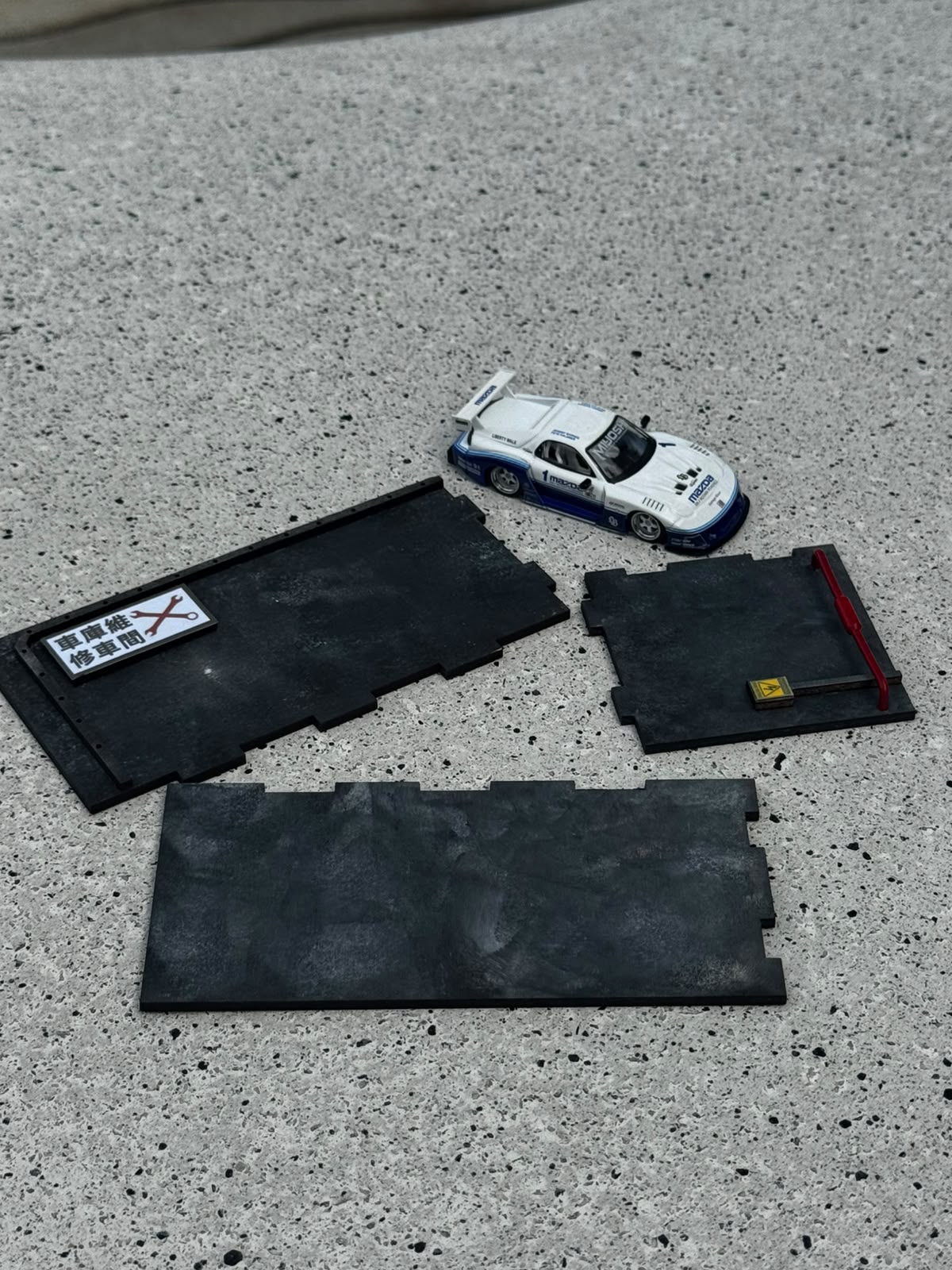 1:64 Diecast Diorama Miniature Garage Bundle Set