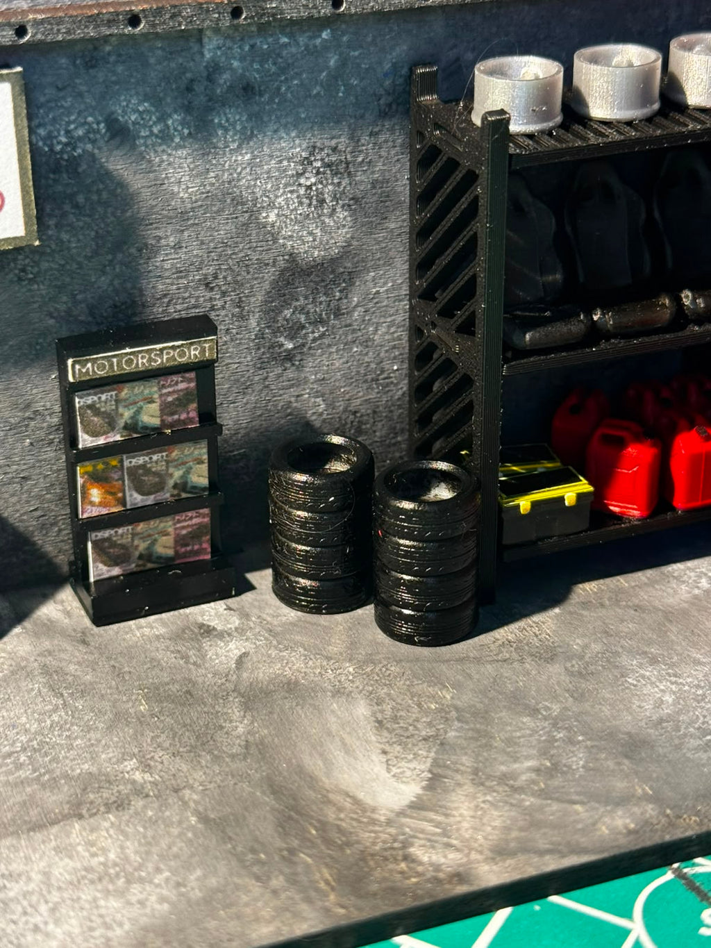 1:64 Diecast Props Diorama Tire Stack Tower (3 pieces)
