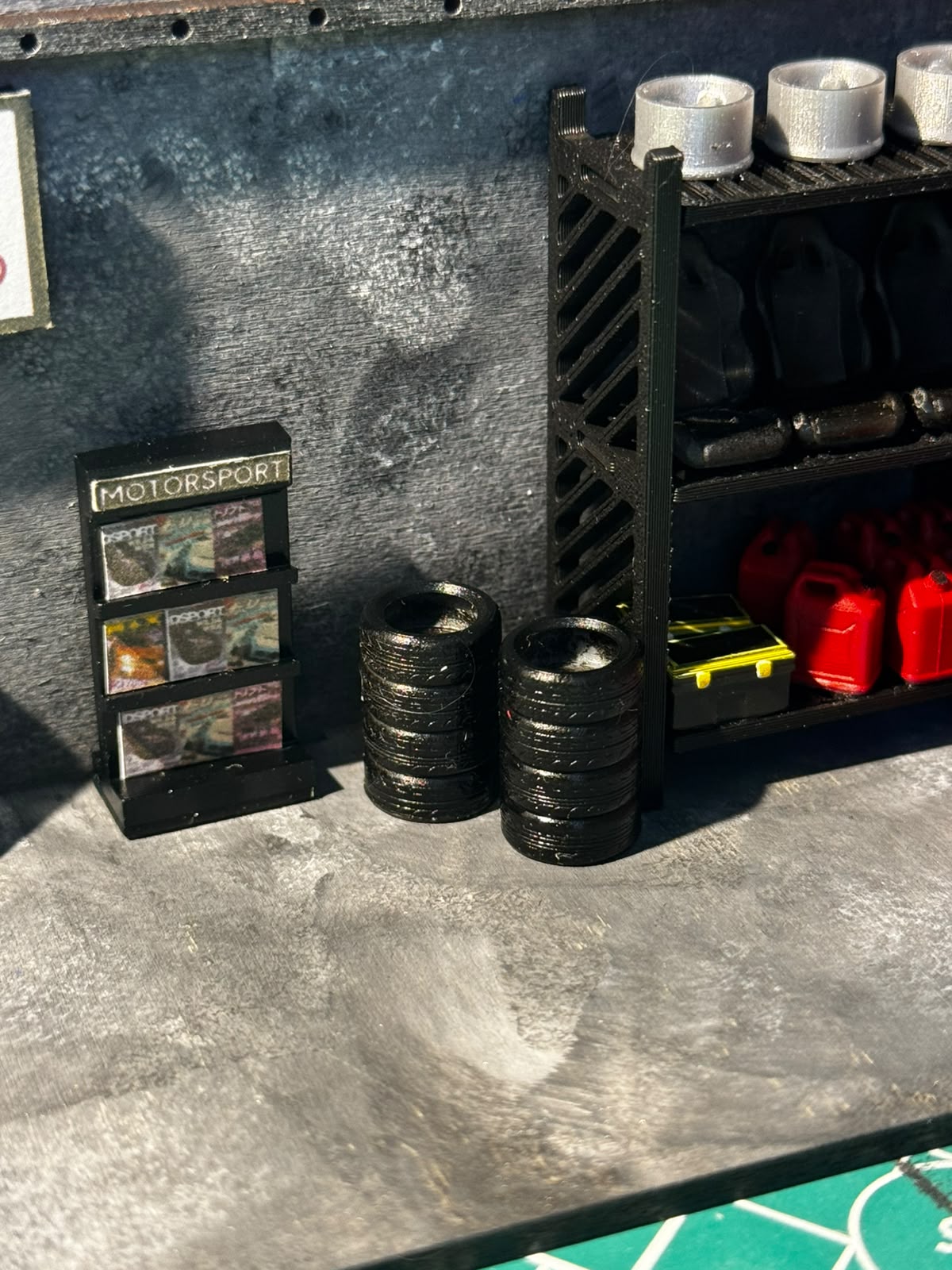 1:64 Diecast Props Diorama Tire Stack Tower (3 pieces)